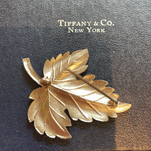 Tiffany & Co Estate Leaf Brooch Pin Sterling Silver 7 Grams TIF300 with box - Picture 3 of 6